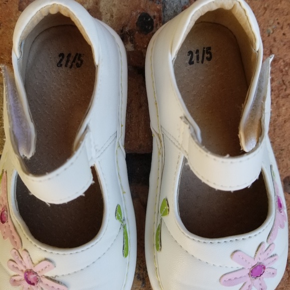 alligator squeaky shoes